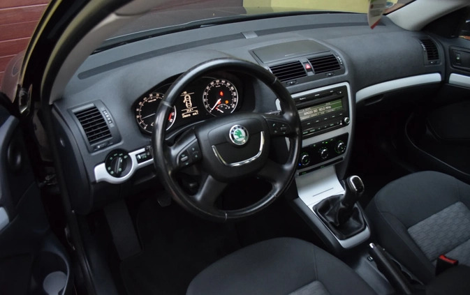 Skoda Octavia cena 24900 przebieg: 243700, rok produkcji 2011 z Pisz małe 154